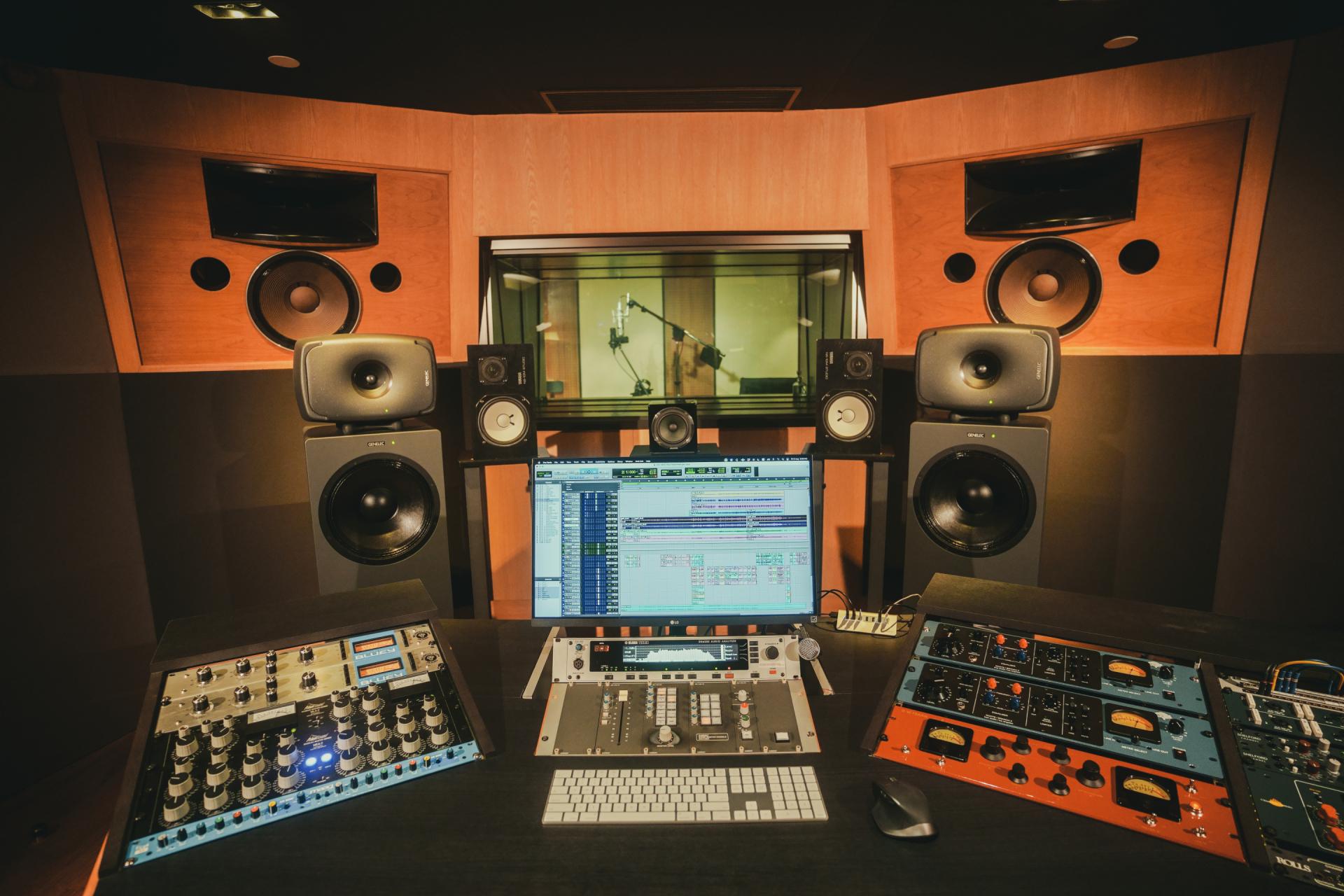 Genelec 8351B, W371A; Rey Audio RM-5BC; Yamaha NS10M Studio; Avantone Pro Active MixCube